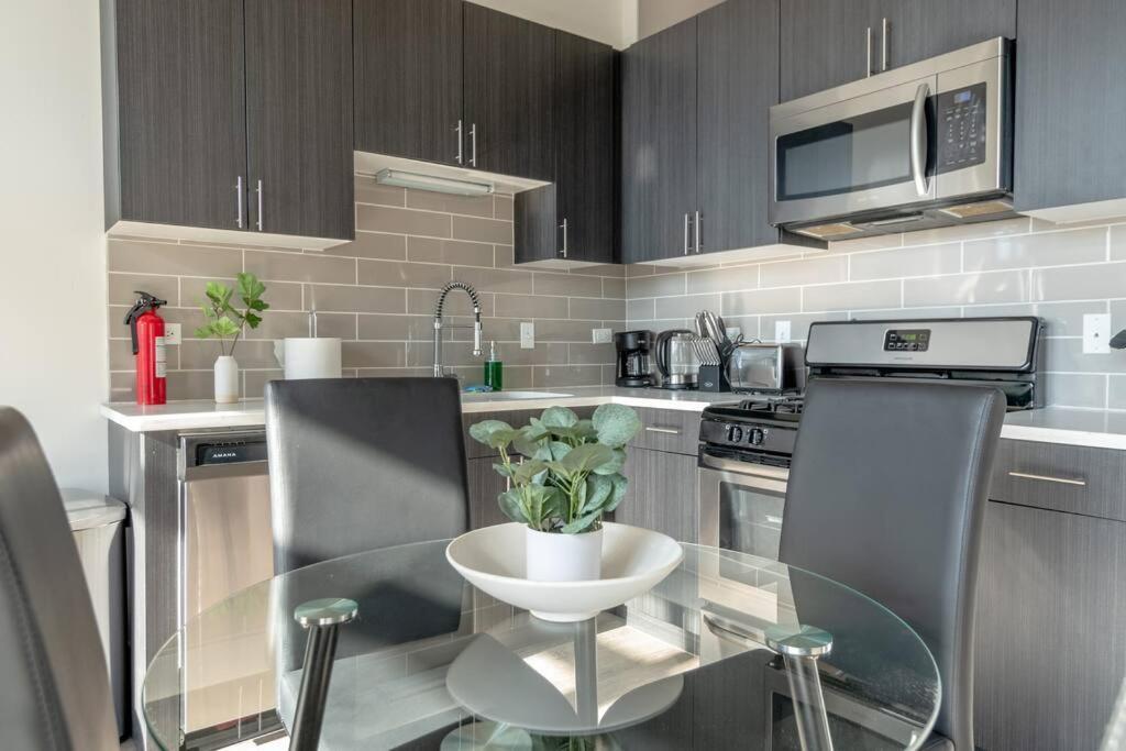 Mccormick Place Beautiful 2Br Apartment With Optional Parking Sleeps Up To 8 Near Soldier Field, Grant Park And Lakefront Trail شيكاغو المظهر الخارجي الصورة
