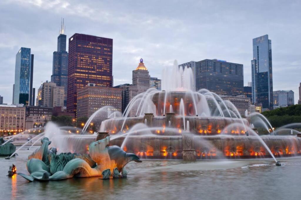 Mccormick Place Beautiful 2Br Apartment With Optional Parking Sleeps Up To 8 Near Soldier Field, Grant Park And Lakefront Trail شيكاغو المظهر الخارجي الصورة