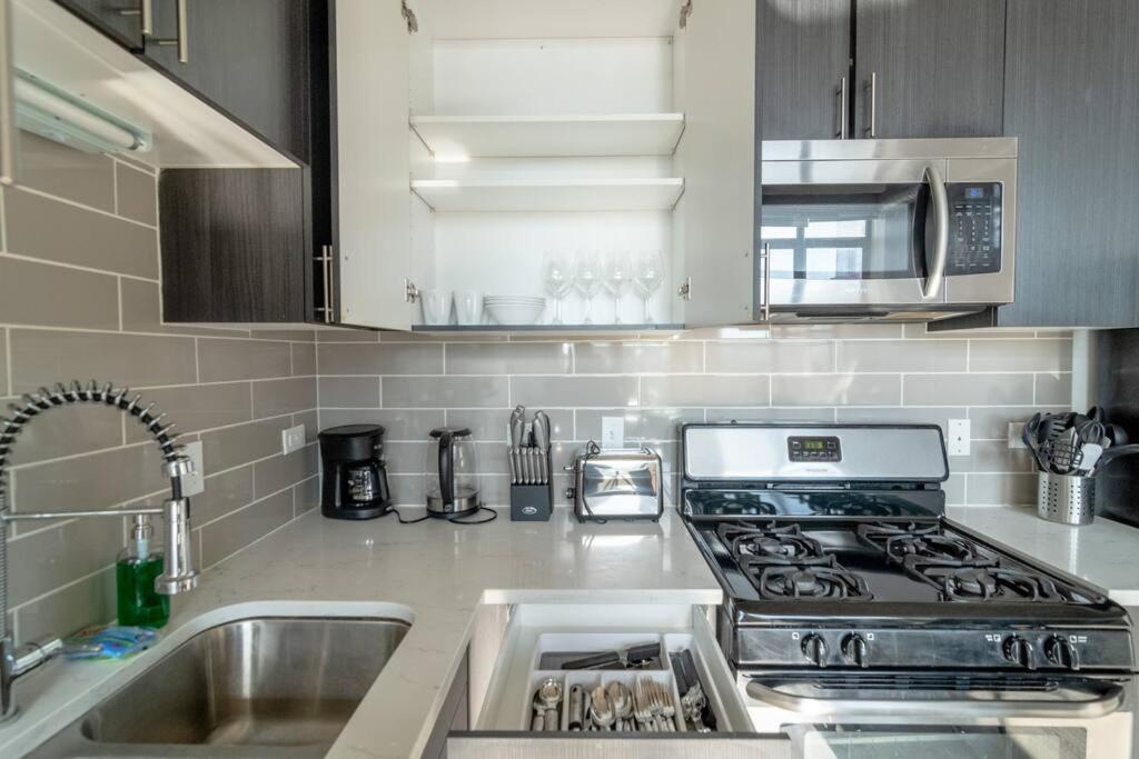 Mccormick Place Beautiful 2Br Apartment With Optional Parking Sleeps Up To 8 Near Soldier Field, Grant Park And Lakefront Trail شيكاغو المظهر الخارجي الصورة