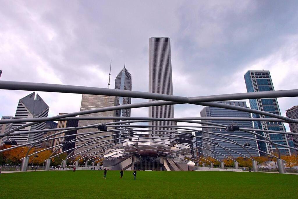 Mccormick Place Beautiful 2Br Apartment With Optional Parking Sleeps Up To 8 Near Soldier Field, Grant Park And Lakefront Trail شيكاغو المظهر الخارجي الصورة